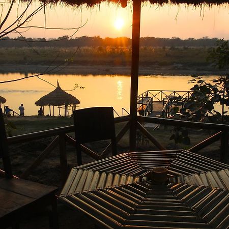 Jungle Sunset Camp Hotel Sauraha Exterior photo