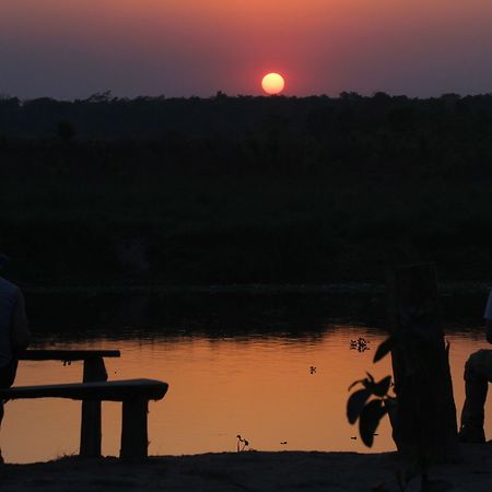 Jungle Sunset Camp Hotel Sauraha Exterior photo