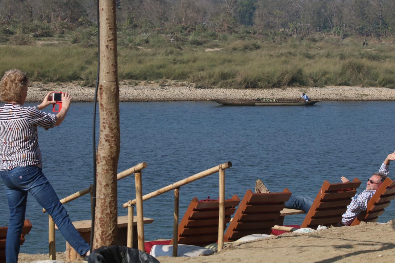 Jungle Sunset Camp Hotel Sauraha Exterior photo