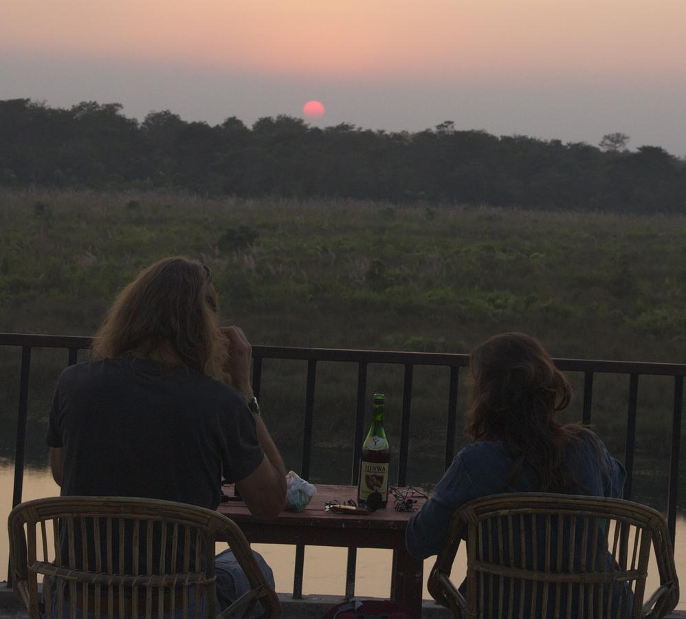 Jungle Sunset Camp Hotel Sauraha Exterior photo