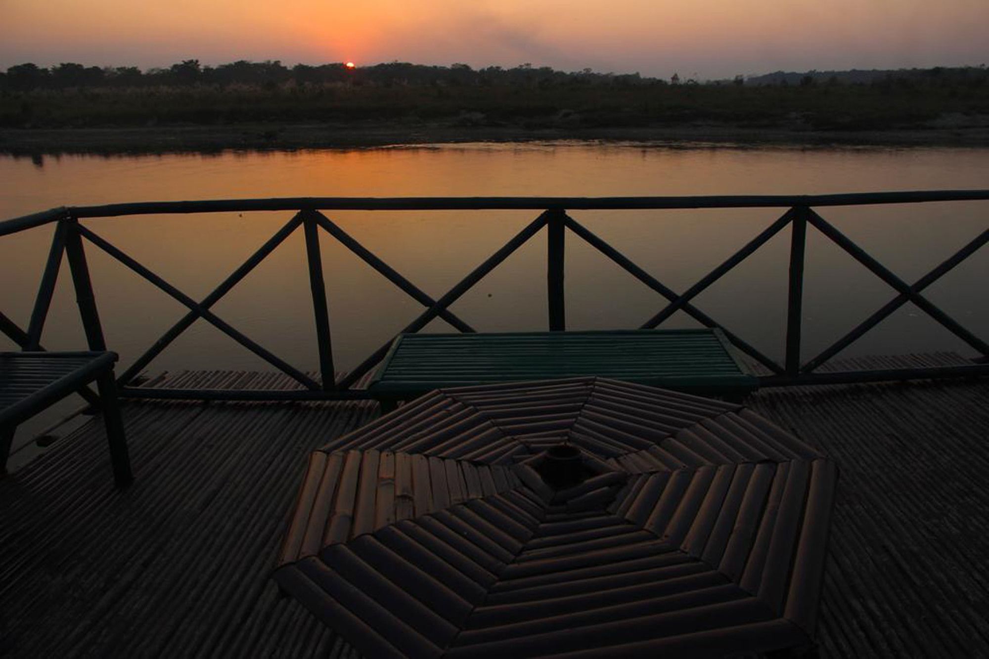 Jungle Sunset Camp Hotel Sauraha Exterior photo