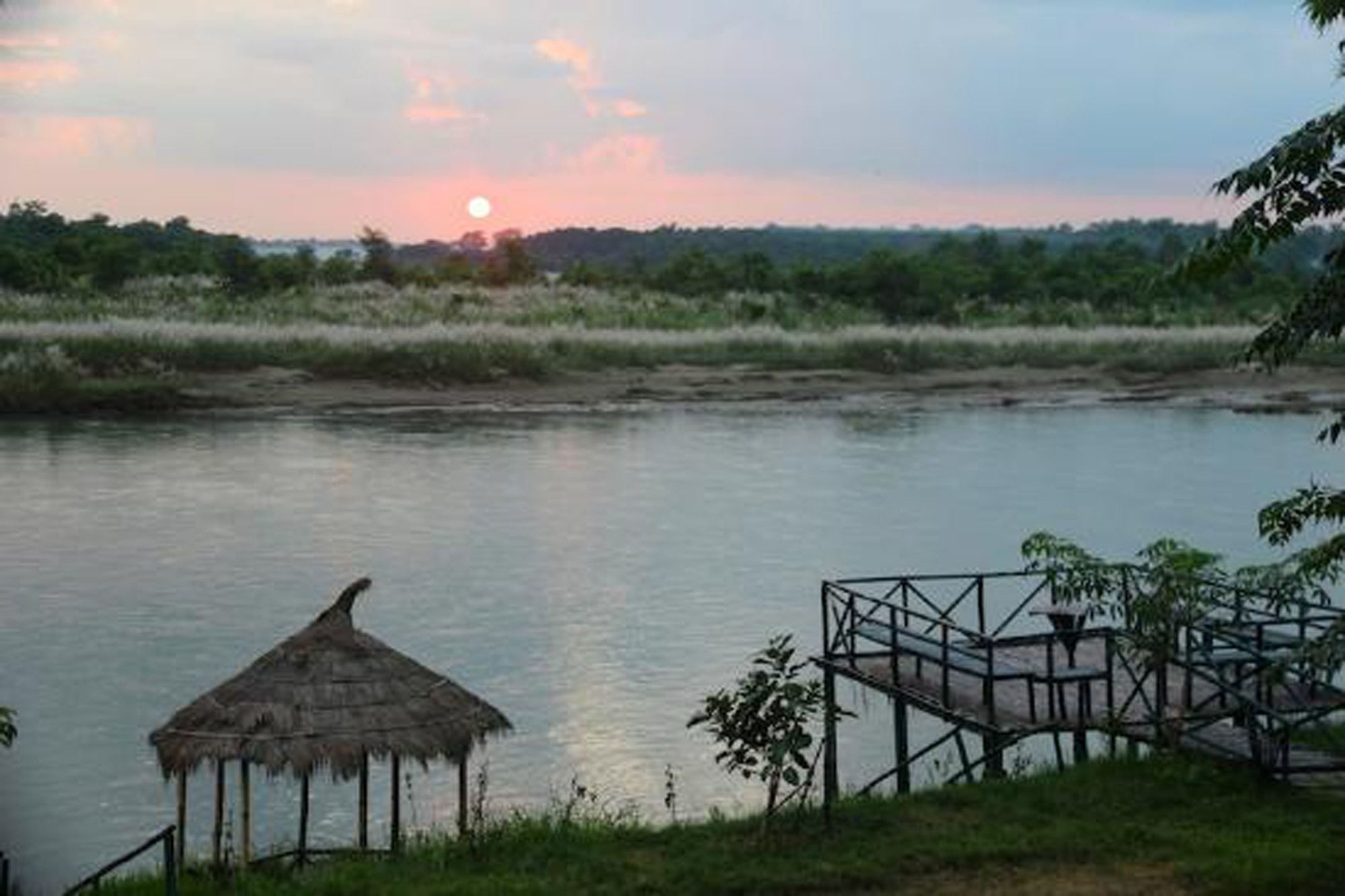 Jungle Sunset Camp Hotel Sauraha Exterior photo